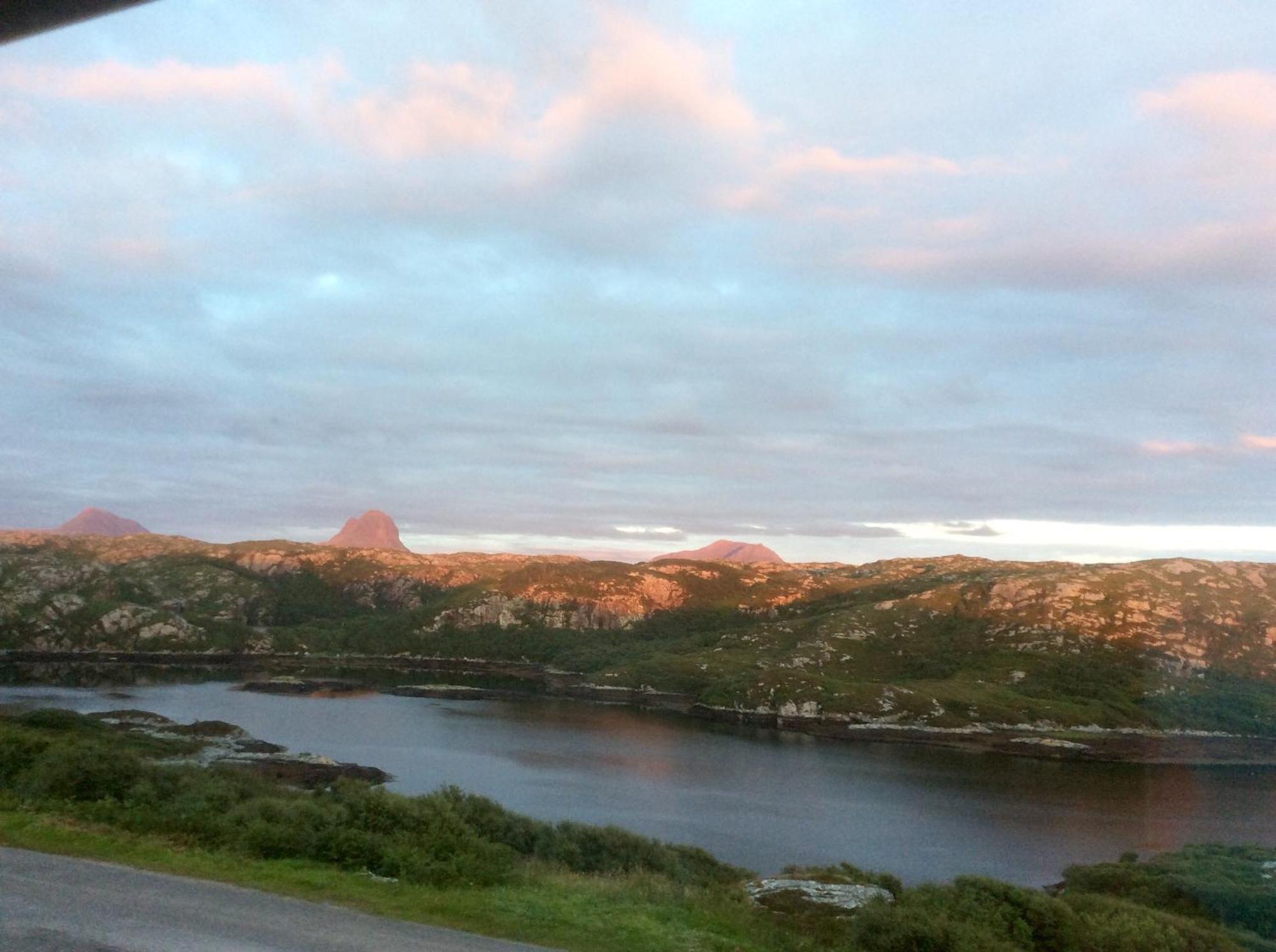Apartamento Achmelvich View Self Catering Lochinver Exterior foto